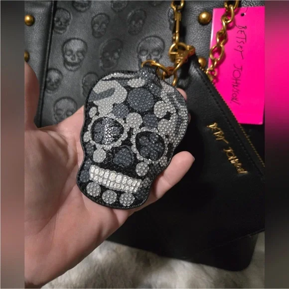 BETSEY JOHNSON Large Skull Embossed Studded XOSTUDDY Tote Bag Black Charm - Picture 4 of 16